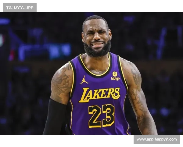 詹姆斯累坏手持坐垫拥抱里夫斯，七日五赛全勤出战